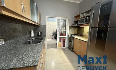 Casa 3 ambientes reciclada, a pasos 12 de Octubre