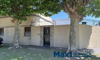 Casa 3 ambientes reciclada, a pasos 12 de Octubre