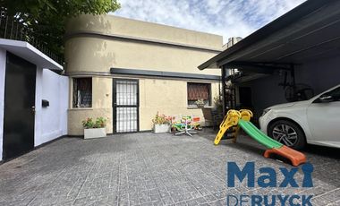 Casa 3 ambientes reciclada, a pasos 12 de Octubre