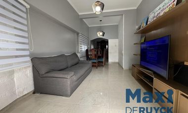 Casa 3 ambientes reciclada, a pasos 12 de Octubre