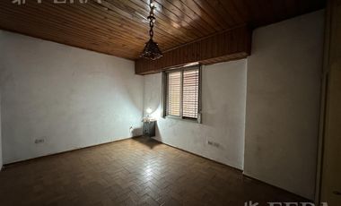 Venta casa 4 ambientes con cochera en Monte Chingolo