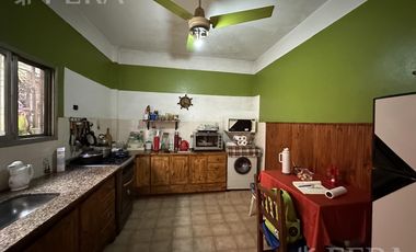 Venta casa 4 ambientes con cochera en Monte Chingolo