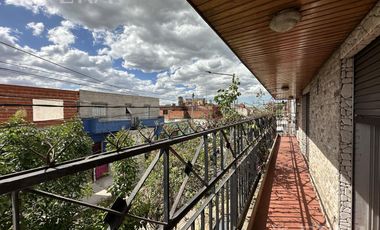 Venta casa 4 ambientes con cochera en Monte Chingolo