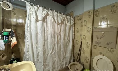Venta casa 4 ambientes con cochera en Monte Chingolo