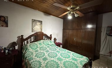 Venta casa 4 ambientes con cochera en Monte Chingolo