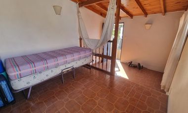 Casa a pasos estación Don Bosco, impecable