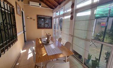Casa a pasos estación Don Bosco, impecable