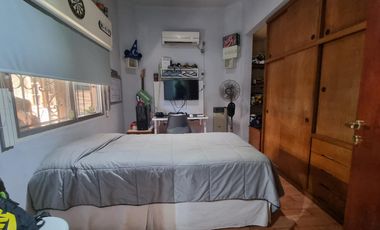 Casa a pasos estación Don Bosco, impecable