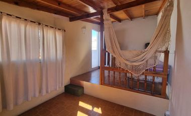 Casa a pasos estación Don Bosco, impecable
