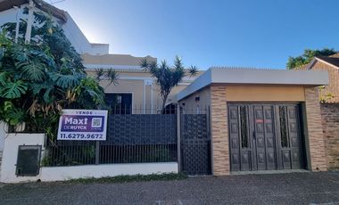 Casa a pasos estación Don Bosco, impecable