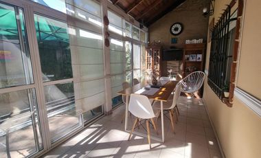 Casa a pasos estación Don Bosco, impecable