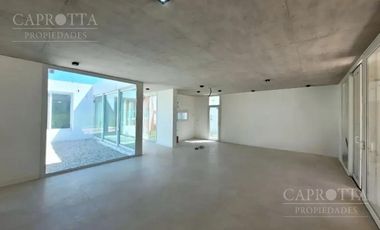Casa en  Venta ubicada en Costa Esmeralda, Barrio Senderos III