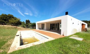 Casa en  Venta ubicada en Costa Esmeralda, Barrio Senderos III