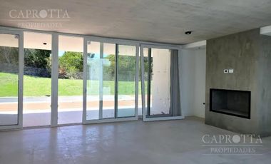 Casa en  Venta ubicada en Costa Esmeralda, Barrio Senderos III