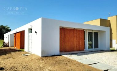 Casa en  Venta ubicada en Costa Esmeralda, Barrio Senderos III
