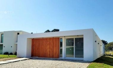 Casa en  Venta ubicada en Costa Esmeralda, Barrio Senderos III