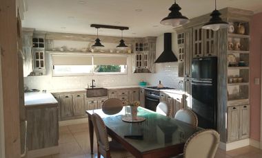 Casa en venta - 2 Dormitorios 2 Baños - Cochera - 684Mts2 - Florencio Varela