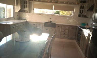 Casa en venta - 2 Dormitorios 2 Baños - Cochera - 684Mts2 - Florencio Varela