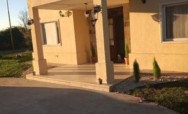 Casa en venta - 2 Dormitorios 2 Baños - Cochera - 684Mts2 - Florencio Varela