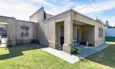 VENTA/PERMUTA - Casa - 2 dormitorios - Parque y cocheras - Sol Paraná, Pueblo Esther.