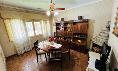 Casa de 3 ambientes en excelente lote en venta, en Boulogne.
