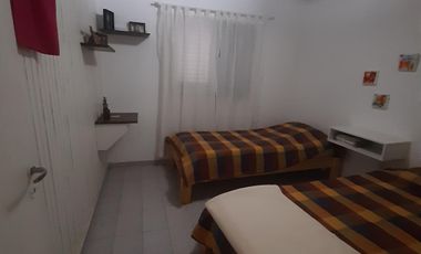 Casa en venta, barrio Gregorio Álvarez