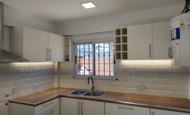 PH en venta - 2 Dormitorios 1 Baño - Cochera - 110Mts2 - Burzaco