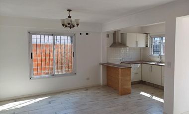 PH en venta - 2 Dormitorios 1 Baño - Cochera - 110Mts2 - Burzaco