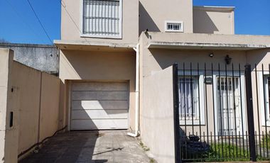 PH en venta - 2 Dormitorios 1 Baño - Cochera - 110Mts2 - Burzaco