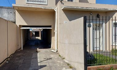 PH en venta - 2 Dormitorios 1 Baño - Cochera - 110Mts2 - Burzaco