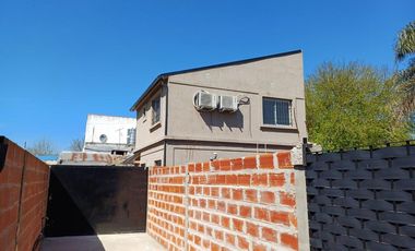 PH en venta - 2 Dormitorios 1 Baño - Cochera - 110Mts2 - Burzaco