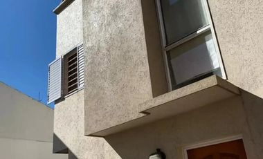 Triplex en venta - 3 Dormitorios 2 Baños - Cochera - 78Mts2 - Morón