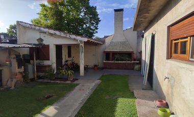 chalet 3 ambientes edificado sobre 2 lotes de tereno