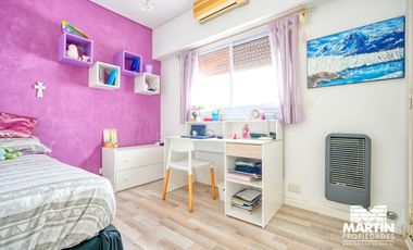 Casa en venta en Martinez 4 ambientes, suite/vestidor, jardín   dpto 2 amb al fondo