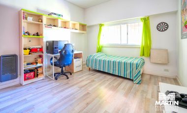 Casa en venta en Martinez 4 ambientes, suite/vestidor, jardín   dpto 2 amb al fondo