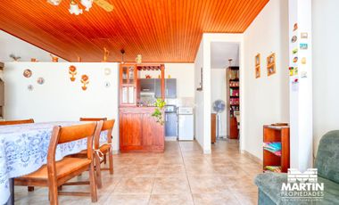 Casa en venta en Martinez 4 ambientes, suite/vestidor, jardín   dpto 2 amb al fondo
