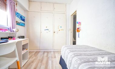 Casa en venta en Martinez 4 ambientes, suite/vestidor, jardín   dpto 2 amb al fondo