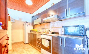 Casa en venta en Martinez 4 ambientes, suite/vestidor, jardín   dpto 2 amb al fondo