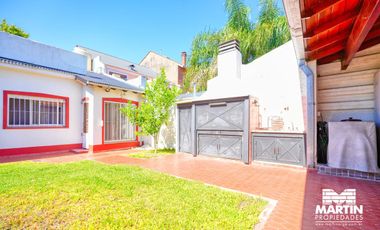 Casa en venta en Martinez 4 ambientes, suite/vestidor, jardín   dpto 2 amb al fondo