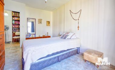 Casa en venta en Martinez 4 ambientes, suite/vestidor, jardín   dpto 2 amb al fondo