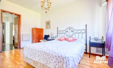 Casa en venta en Martinez 4 ambientes, suite/vestidor, jardín   dpto 2 amb al fondo