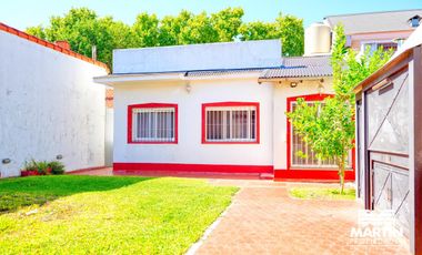 Casa en venta en Martinez 4 ambientes, suite/vestidor, jardín   dpto 2 amb al fondo