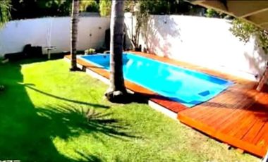 Casa en venta - 3 Dormitorios 1 Baño - 420Mts2 - Villa Luzuriaga