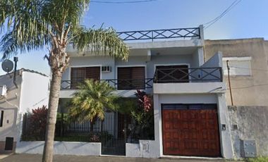 Casa en venta - 3 Dormitorios 1 Baño - 420Mts2 - Villa Luzuriaga