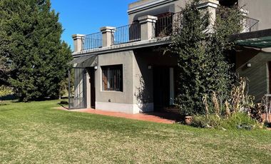 CASA 5 AMBIENTES EN VENTA, BARRIO PRIVADO LOMA ESCONDIDA, LUJAN
