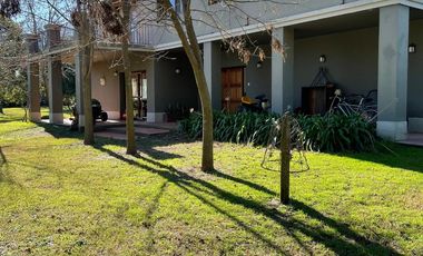 CASA 5 AMBIENTES EN VENTA, BARRIO PRIVADO LOMA ESCONDIDA, LUJAN