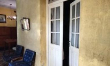 Casa antigua a reciclar sobre calle Granville esquina Rosales
