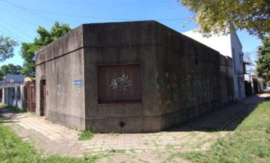 Casa antigua a reciclar sobre calle Granville esquina Rosales