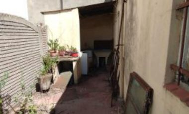 Casa antigua a reciclar sobre calle Granville esquina Rosales