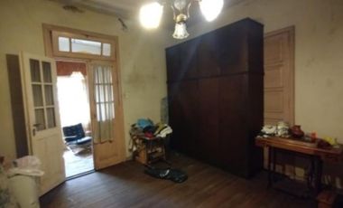 Casa antigua a reciclar sobre calle Granville esquina Rosales